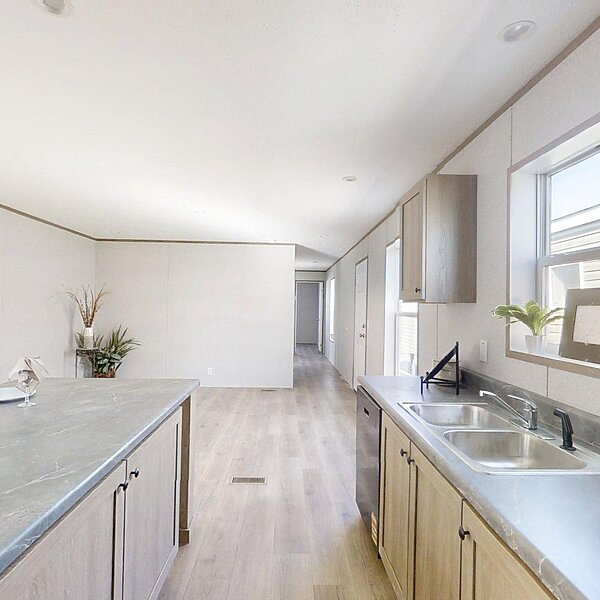 Prime Series / Monte 1676H32P06 Interior 121923