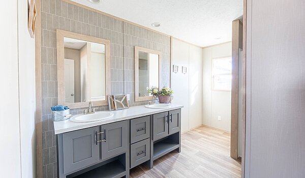 Epic Experience / The Snowcap 43CEE28764BH Bathroom 140507