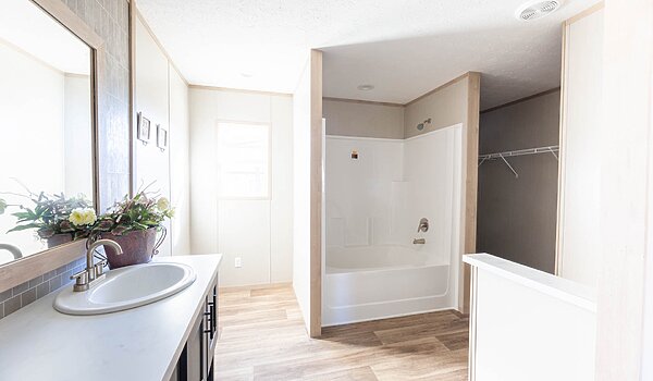 Epic Experience / The Snowcap 43CEE28764BH Bathroom 140509