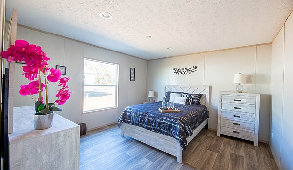 Epic Experience / The Snowcap 43CEE28764BH Bedroom 140504