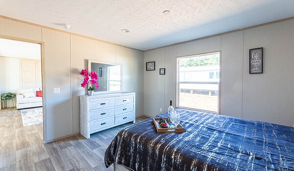 Epic Experience / The Snowcap 43CEE28764BH Bedroom 140505