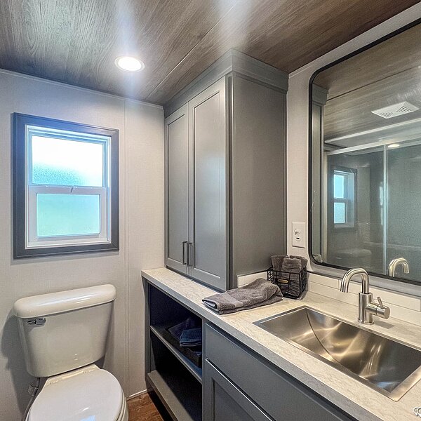 5-Series / Loft 5-101 Bathroom 103696