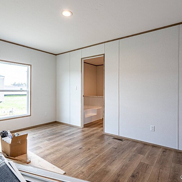Phoenix / The Phoenix 66 16663A Interior 114267