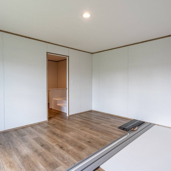 Phoenix / The Phoenix 76 16763A Bedroom 114280