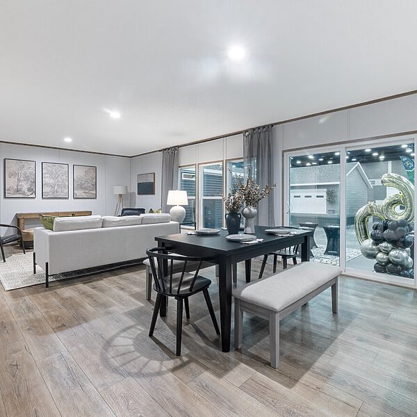 Phoenix / The Phoenix 32563A Interior 119755