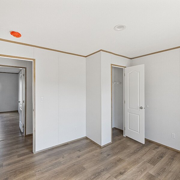 Phoenix / 32483A Interior 120125