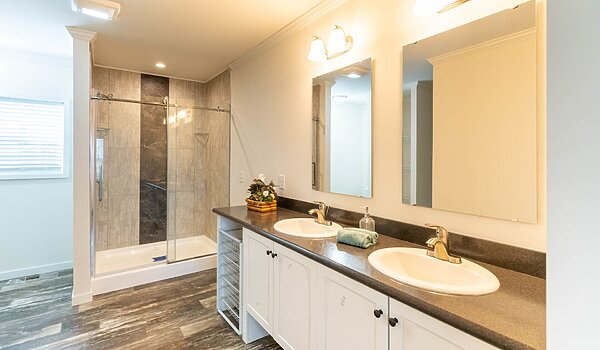 Liberty Series 28-Wide / Langdon 2856 Bathroom 119074