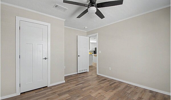 Emerald Doublewide / EM28483A Bedroom 132113