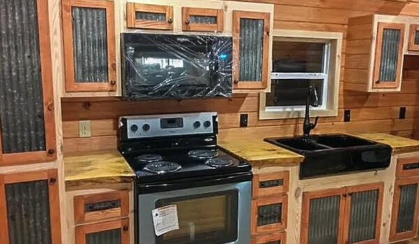 Tiny Homes / Happy Trails 4B 110 Interior 92410