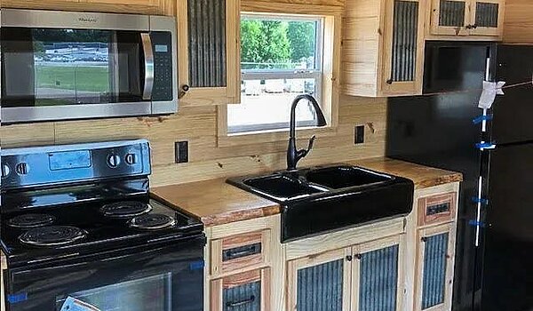 Tiny Homes / Happy Trails 4B 110 Interior 92409