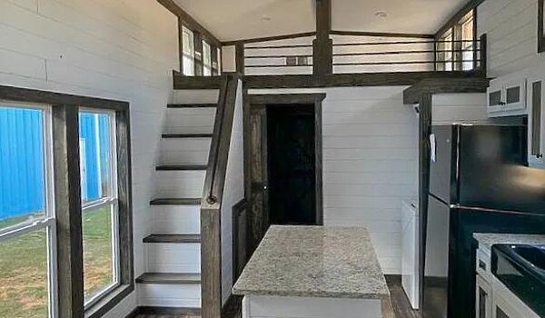 Tiny Homes / Pelican Bay 4B 111 Interior 92415