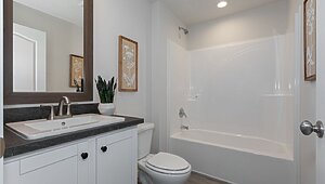 Residence / Center St 5228-MS014-1SECT 81RDH28523DH Bathroom 112930
