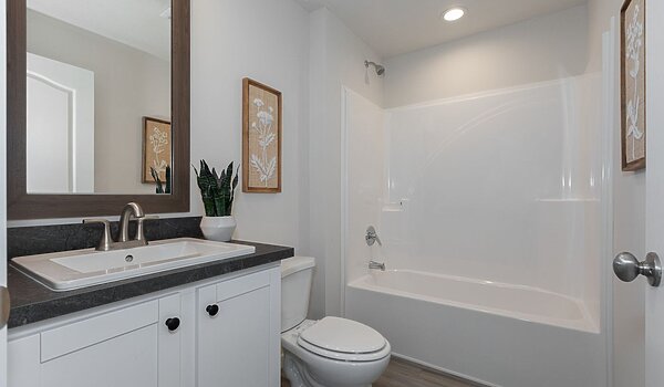 Residence / Center St 5228-MS014-1SECT 81RDH28523DH Bathroom 112930