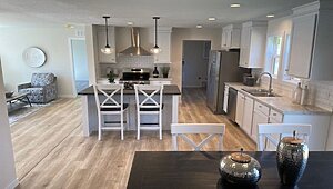 Residence / Elm St 5628-MS018-1SECT 81RDH28563BH Interior 112909