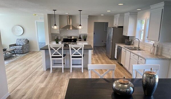 Residence / Elm St 5628-MS018-1SECT 81RDH28563BH Interior 112909