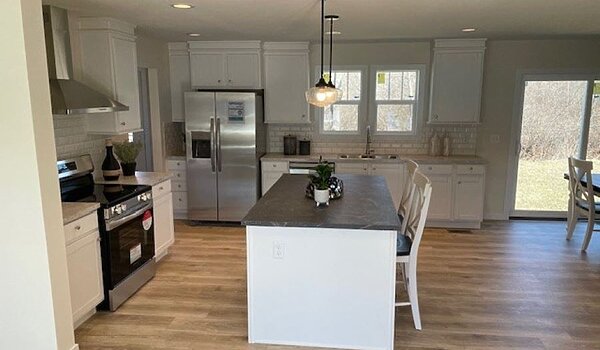 Residence / Elm St 5628-MS018-1SECT 81RDH28563BH Interior 112908
