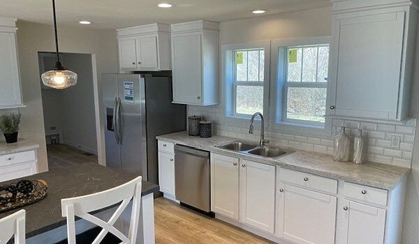 Residence / Elm St 5628-MS018-1SECT 81RDH28563BH Interior 112907