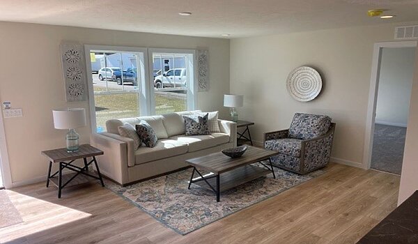 Residence / Elm St 5628-MS018-1SECT 81RDH28563BH Interior 112910