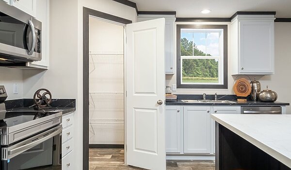 Neighborhood / 5628-MS067-2 Huntington 81NNH28564AH Interior 125811