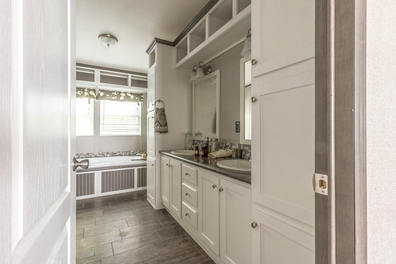 Masterpiece / Arlington 330MP30483A Bathroom 115188