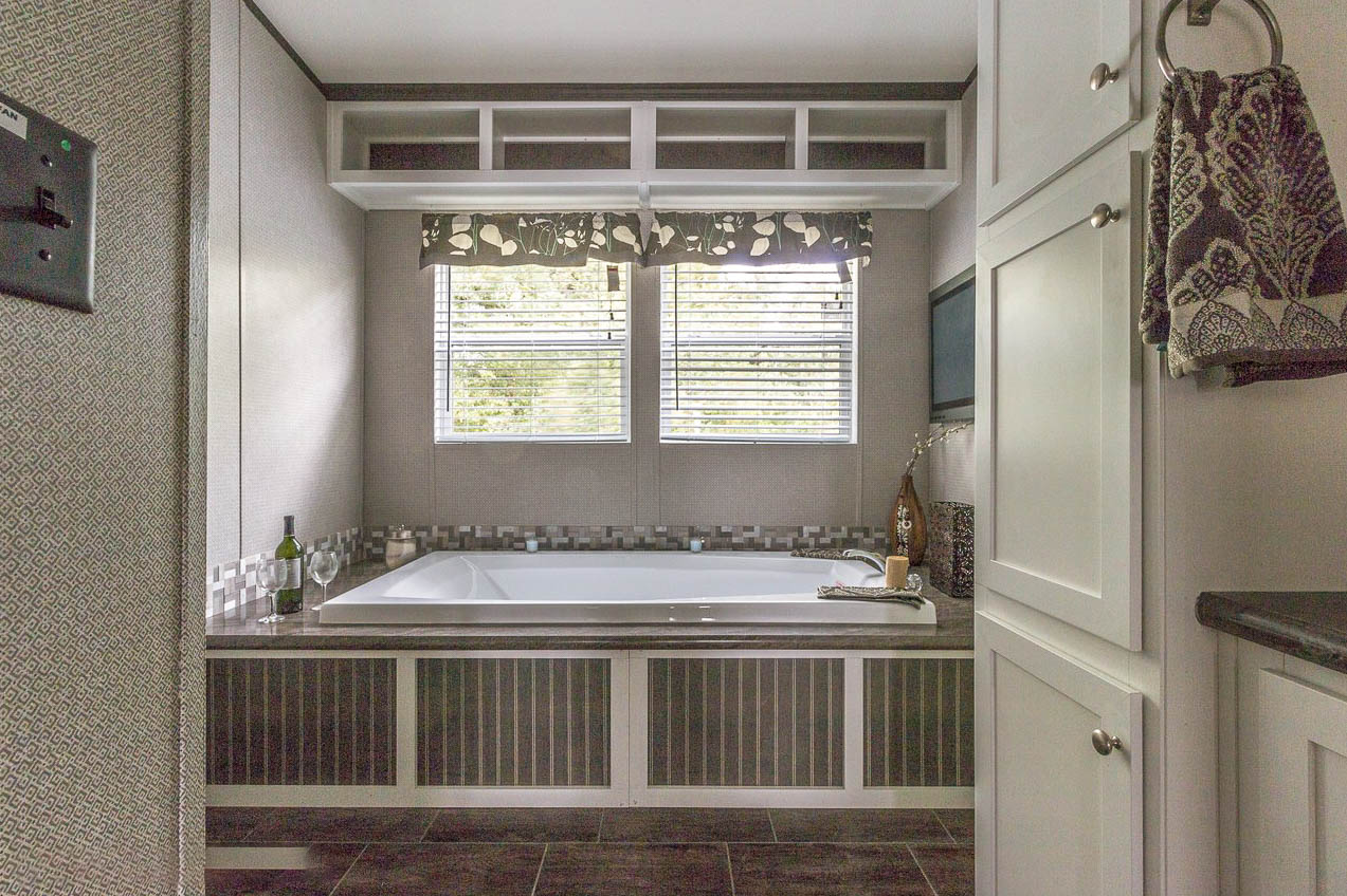 Masterpiece / Arlington 330MP30483A Bathroom 115189