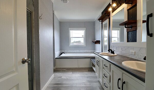 Masterpiece / The Landrace 330MP30764L Bathroom 115417