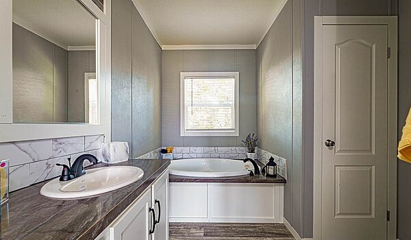 Super Saver / Fantasy Island 330MP28543F Bathroom 115219