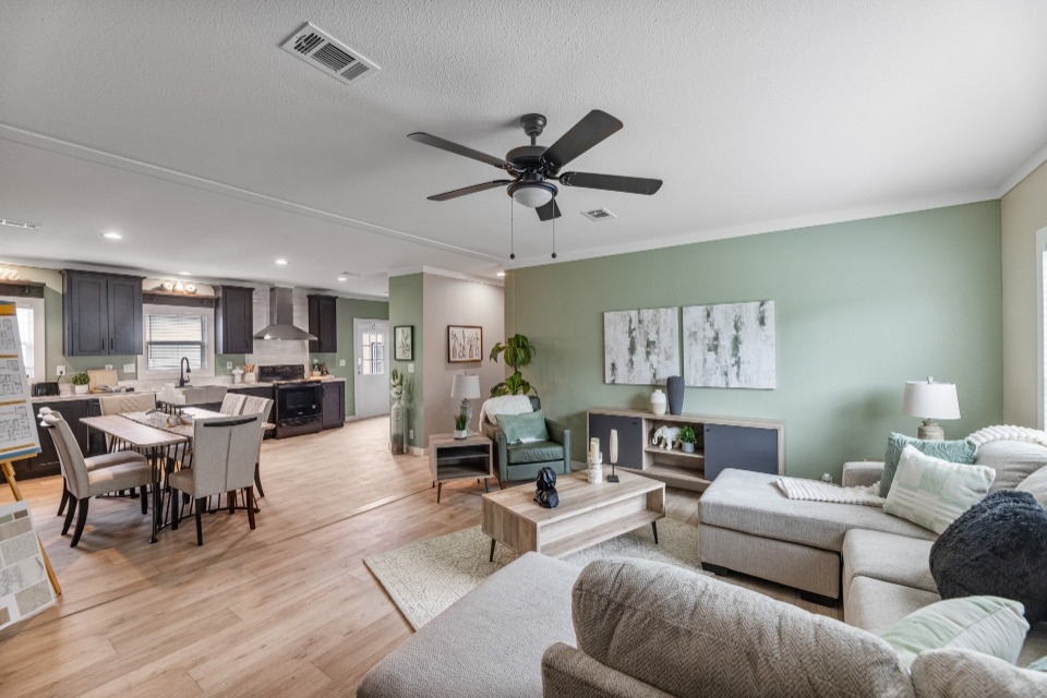 Super Saver / Heartland 330MP28524H Interior 115221