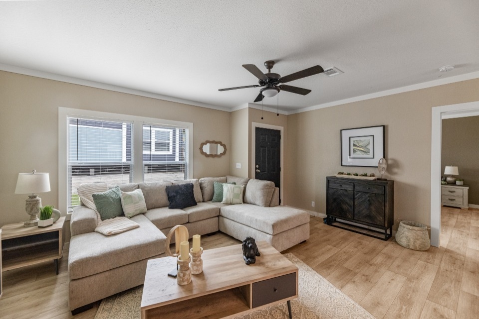 Super Saver / Heartland 330MP28524H Interior 115222