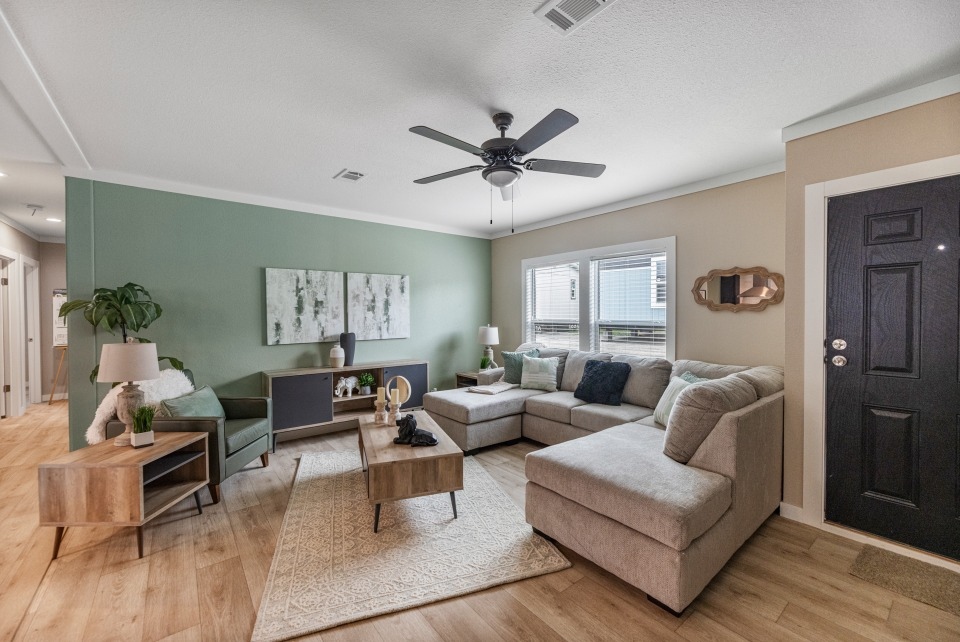 Super Saver / Heartland 330MP28524H Interior 115223