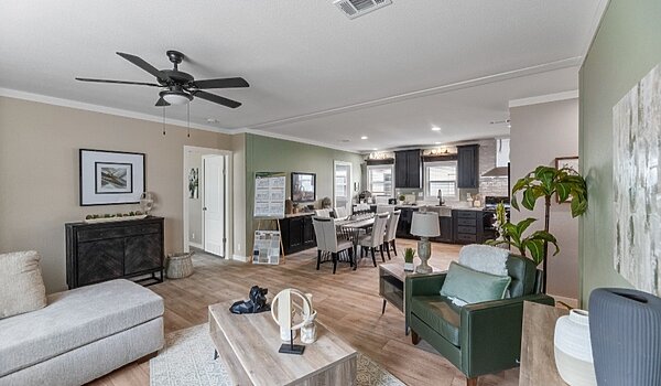 Super Saver / Heartland 330MP30624H Interior 122250