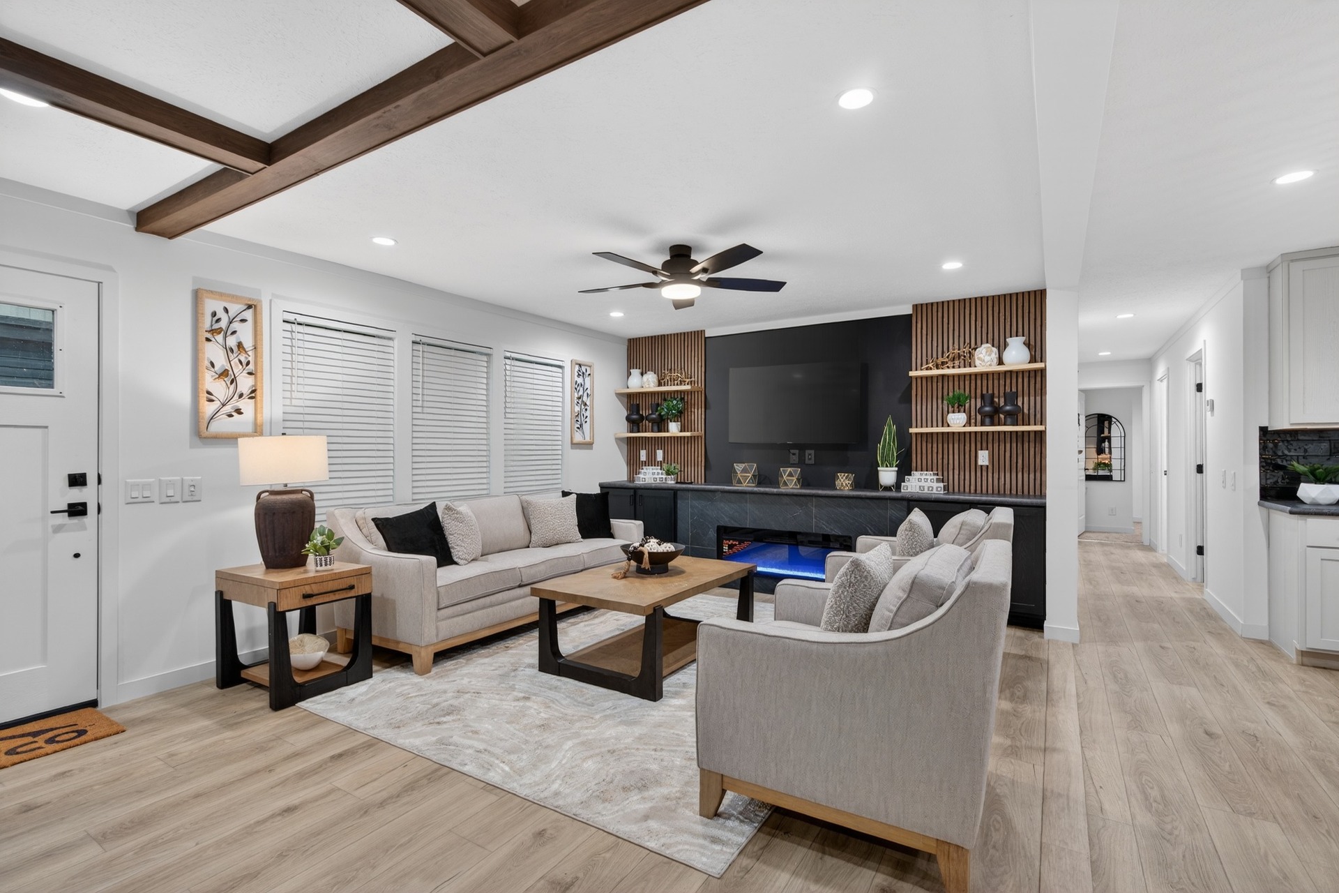 Alpha / Aura 28644N Interior 146632