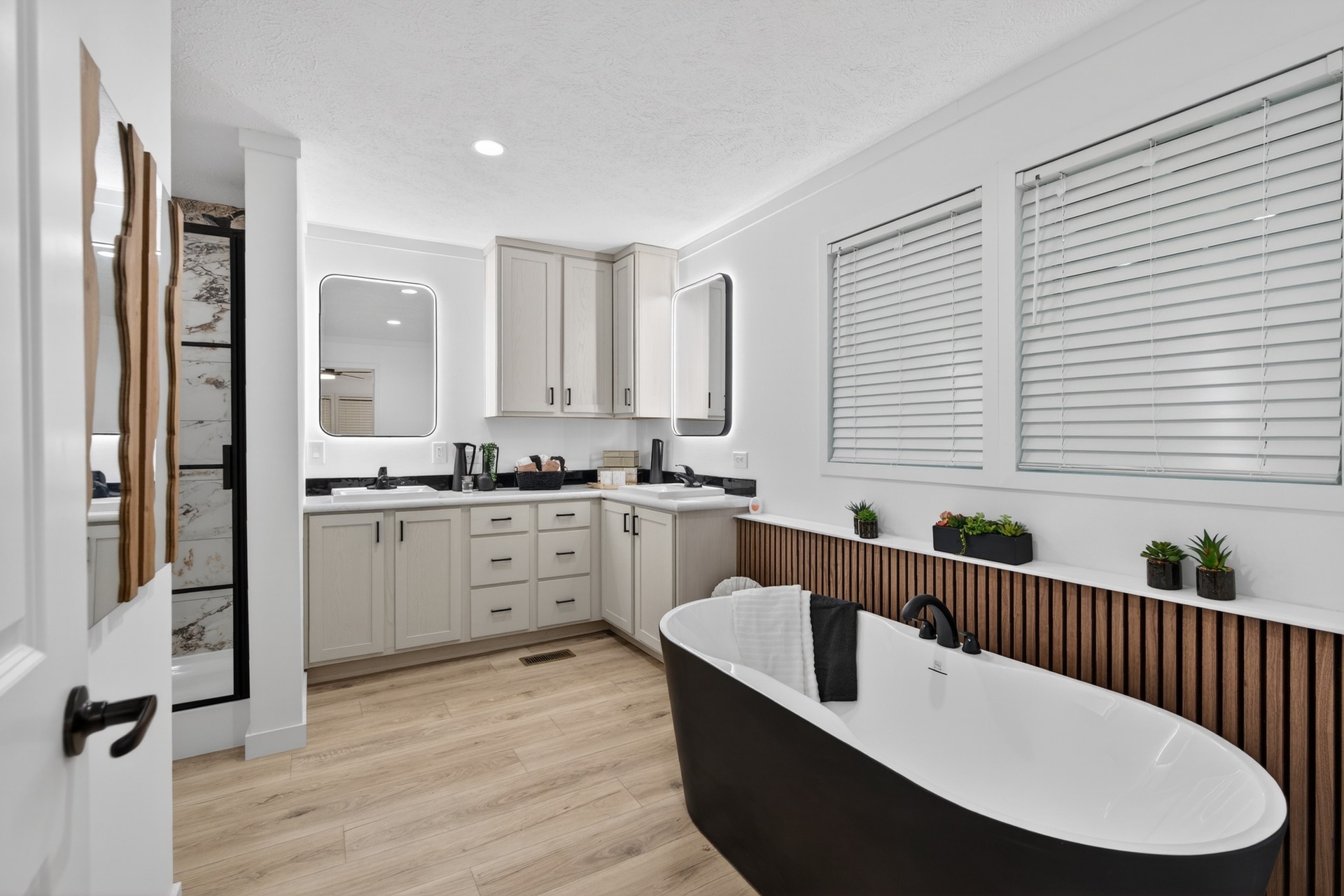 Alpha / Aura 28644N Bathroom 146647