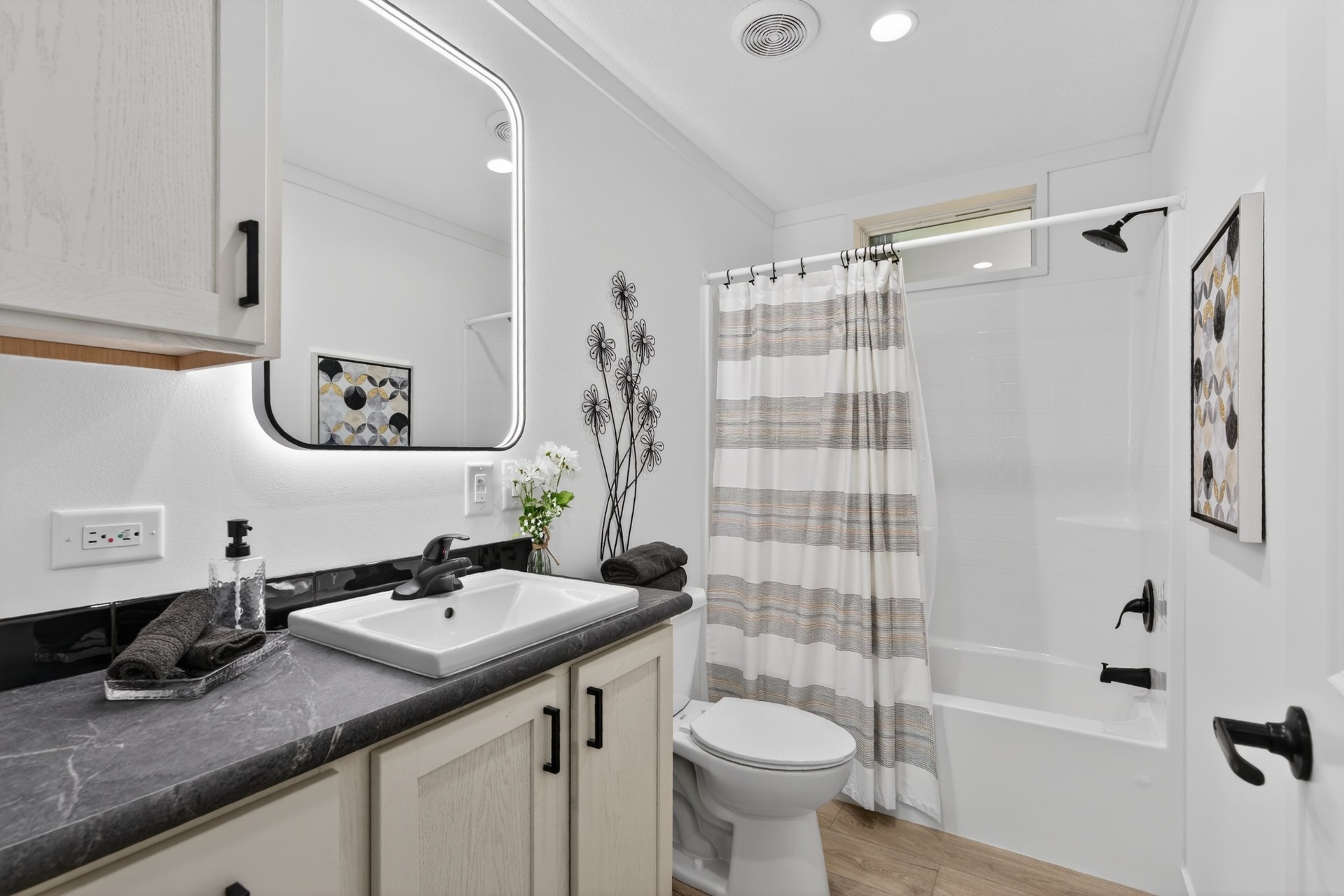 Alpha / Aura 28644N Bathroom 146651