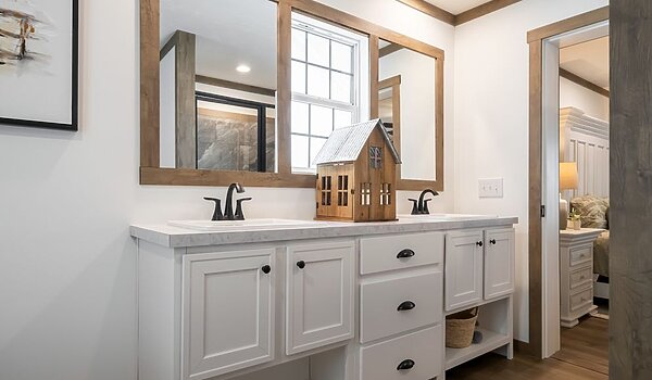 NXT / The Lizzie 73NXT28563BH Interior 119728