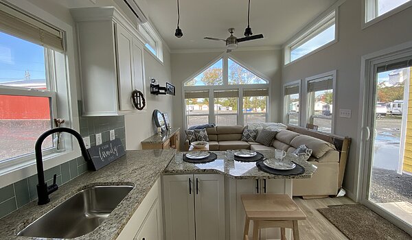 Great Outdoor Cottages / Horizon 300-K2 Interior 121794