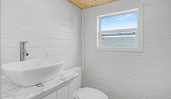 Brookside / The Blue Wing BCFH-215 Bathroom 125852