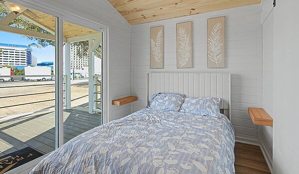 Brookside / The Blue Wing BCFH-215 Bedroom 125850