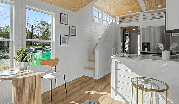 Brookside / The Blue Wing BCFH-215 Interior 125845