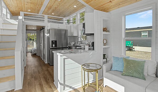 Brookside / The Blue Wing BCFH-215 Interior 125846