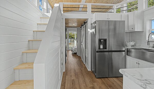 Brookside / The Blue Wing BCFH-215 Interior 125847