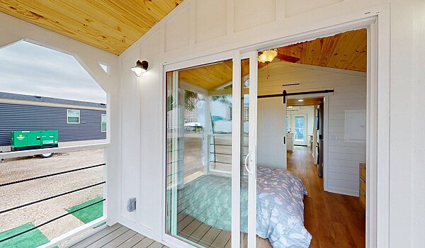 Brookside / The Blue Wing BCFH-215 Exterior 125237