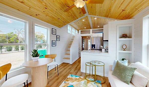 Brookside / The Blue Wing BCFH-215 Interior 125227