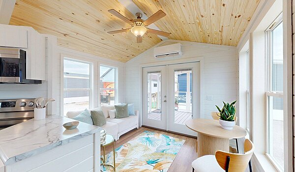 Brookside / The Blue Wing BCFH-215 Interior 125228