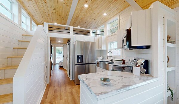 Brookside / The Blue Wing BCFH-215 Interior 125229