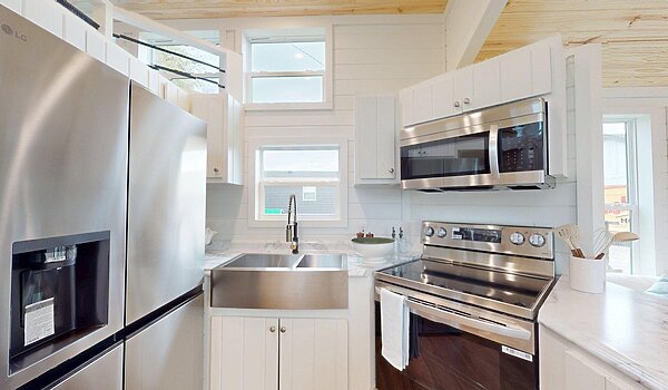 Brookside / The Blue Wing BCFH-215 Interior 125230