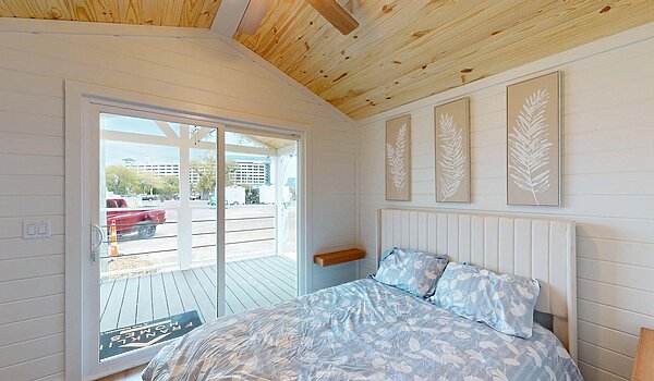 Brookside / The Blue Wing BCFH-215 Interior 125232