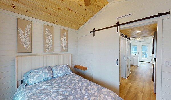 Brookside / The Blue Wing BCFH-215 Interior 125233