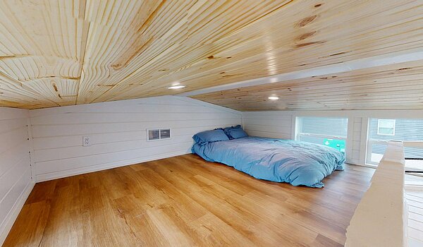 Brookside / The Blue Wing BCFH-215 Interior 125235